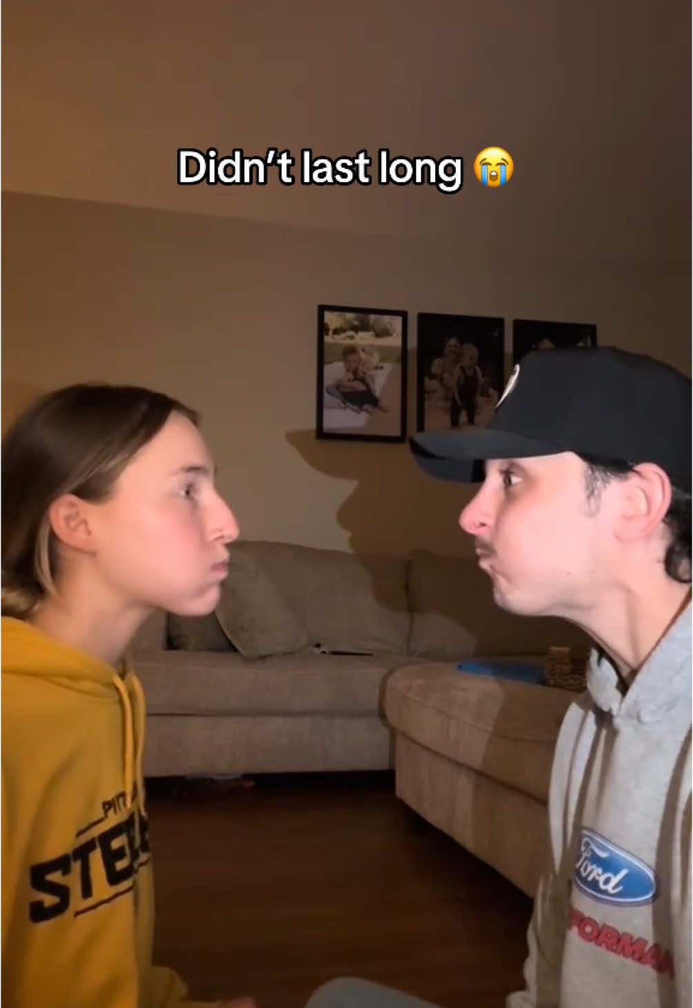 Who y’all trying this with? 🤣😳 (@joshuagasparro) #couple #water #eyecontact #challenge 