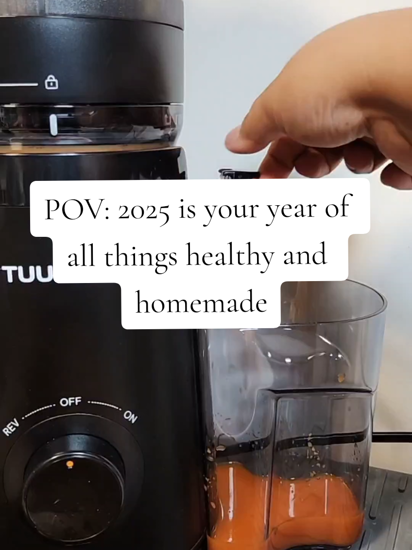 From my first LIVE of 2025✨️  #juicer #DoMoreInAYear #coldpressedjuice #coldpressjuicer #juicing #juicingrecipes #homemade #homemadefood #healthyjuice #momhacks #MomsofTikTok #sahm #wfhmomlife #ttshopfinds