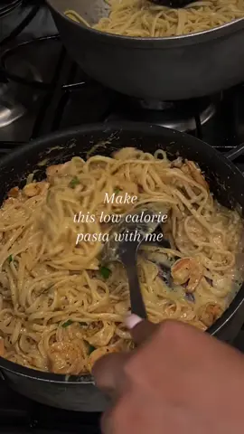 Hi, I added a voiceover with all the ingredients :)  #fyp #health #wellness #75hard #shrimpalfredo #shrimppasta #75hardmeals #lowcalorie #food #Lifestyle #shrimp #pasta #linguine #alfredo  