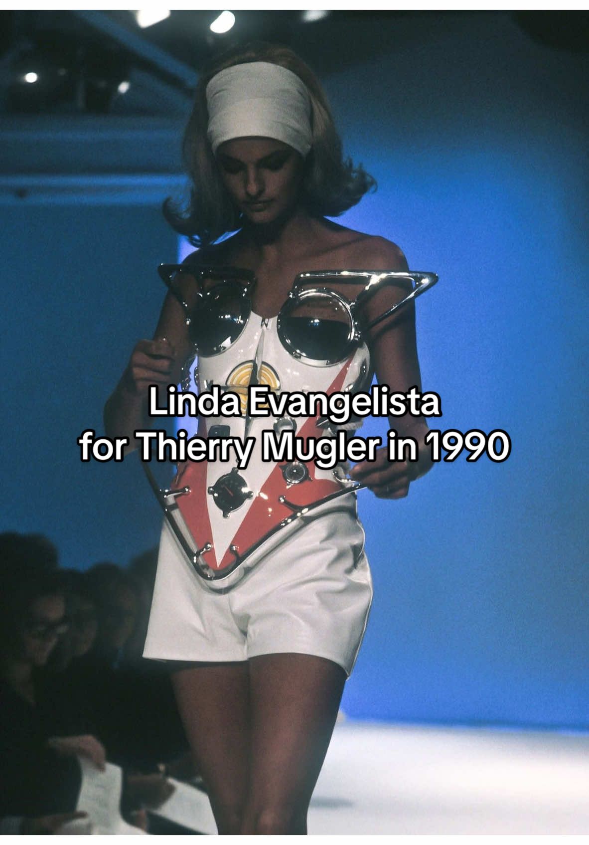 Does anyone have a damn lighter? 🚬 #lindaevangelista #thierrymugler #fashion #Runway #90sfashion #model #mugler #fashiontiktok 