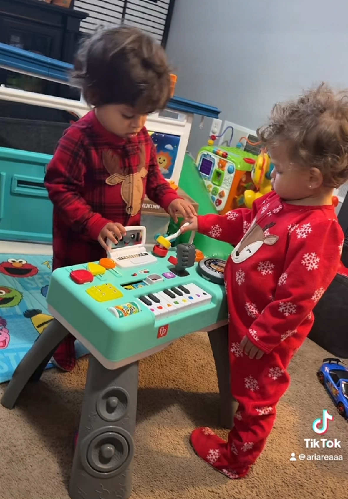 Little music makers can work their fine motor skills while rocking out to beats with the laugh and learn dj activity table #fisherprice #toy #toys #toddlermom #toddler #music @Fisher-Price #trending #fypシ #fypシ゚viral 