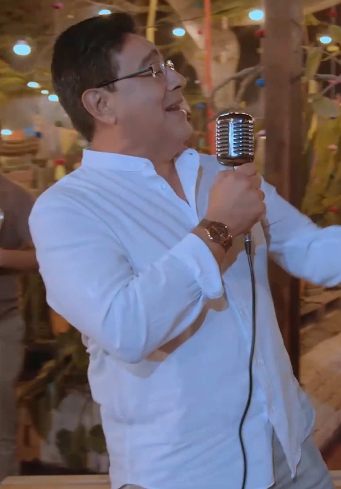 “Amor sublime” una cumbia romántica para disfrutar…#luchopaz #Cumbia #cumbiaperuana 