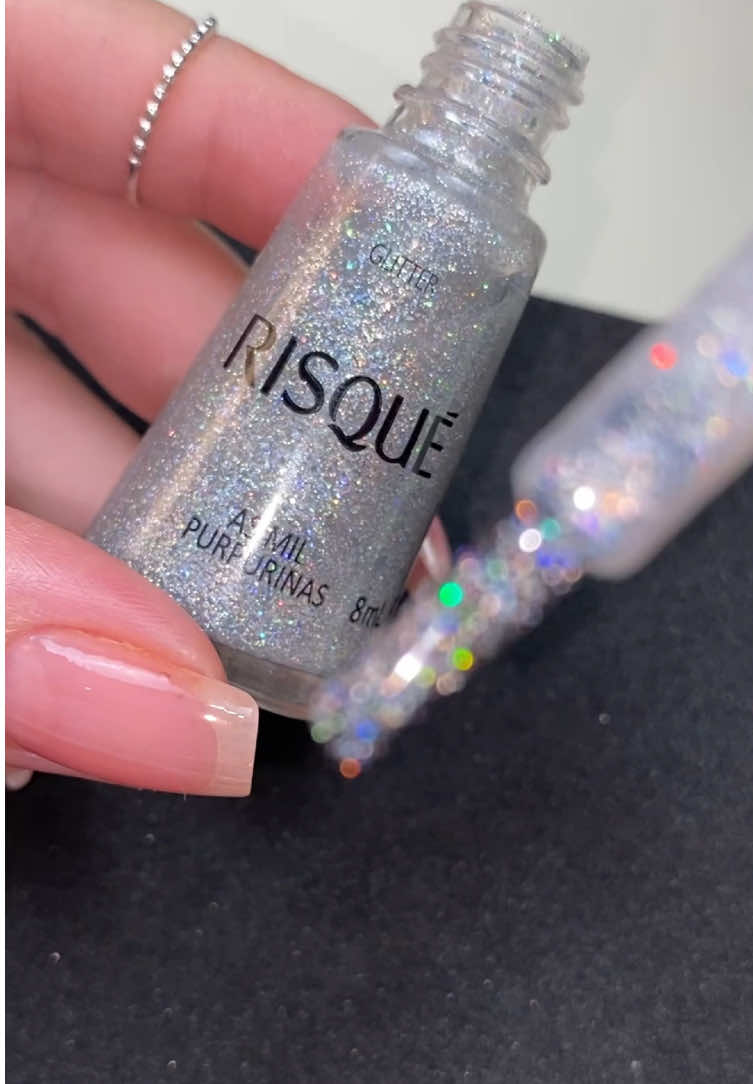 Glitter nunca é demais né?  Usei: Base nutritiva @Esmalte Colorama 🌈  As mil purpurinas @Risqué 💅🏾  Efeito gloss @mariapomposa  #unhas #esmaltes #unhaslindas #unhasmaravilhosas #unhasnaturais 