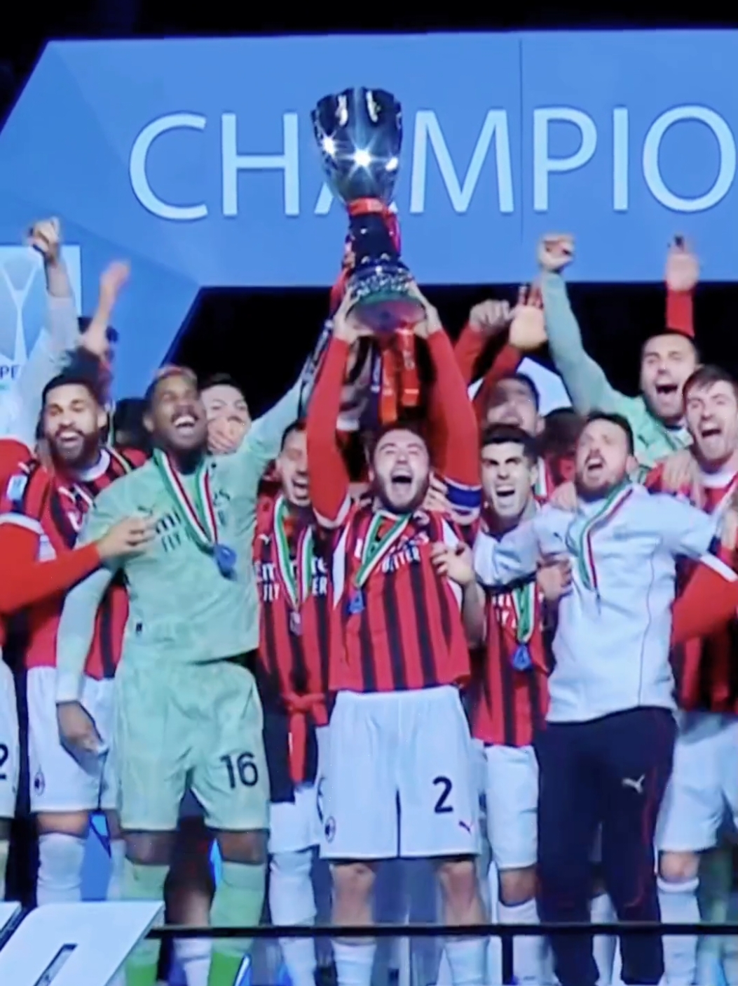 AC milan Champions Super cup Italia 2025 . Usai mengalahkan inter milan dengan skor 2-3 .  .  .  #acmilan #rossoneri #supercup #italia   #milan #milano #football #fyp 