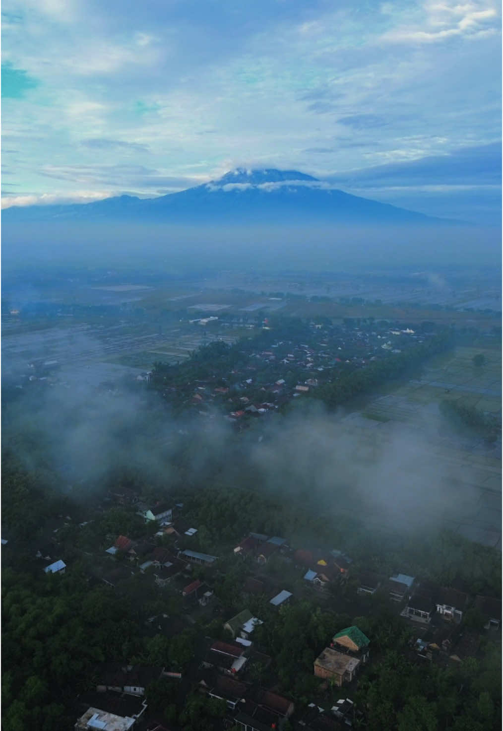 POV bangun pagi di desa 🤩 📸dji mini 3 📍desa keniten #fyp #fypシ #pagi #kabut #drone #dronevideo #droneshot #droneview #kabutpagi #pedesaan #desa 