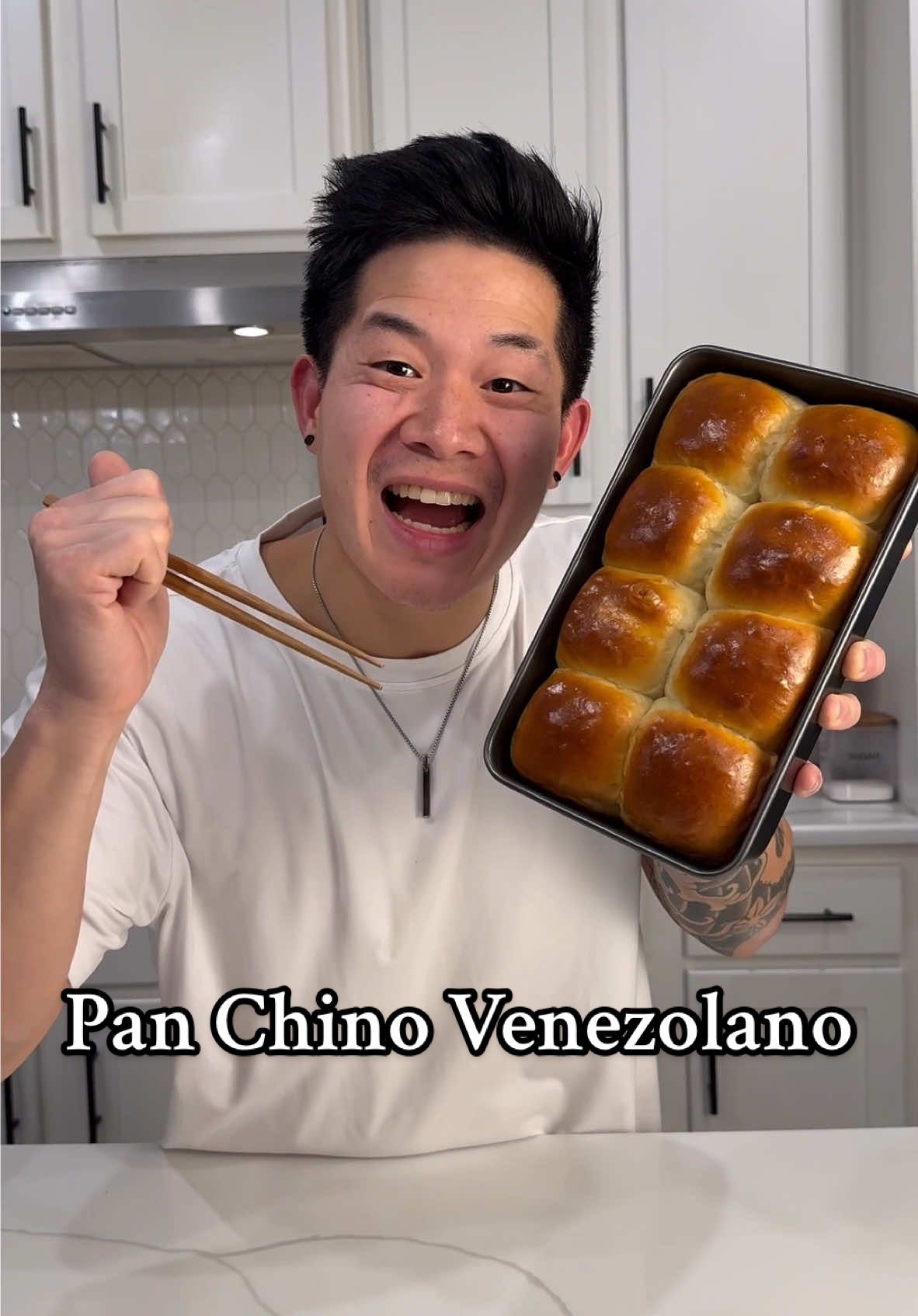 La receta que tanto nos han pedido LLEGÓ! Pan Chino Venezolano, la receta original de los restaurantes Chinos! Ingredientes: Tangzhong: 20g Harina de Trigo 90g Leche Masa: 120g Leche + 9g Levadura Seca 320g Harina de Trigo 3g Sal Fina 56g Azúcar 1 huevo 42g Mantequilla sin sal Para Pintar el Pan: 1 huevo 1 chorrito de leche Disfruta!