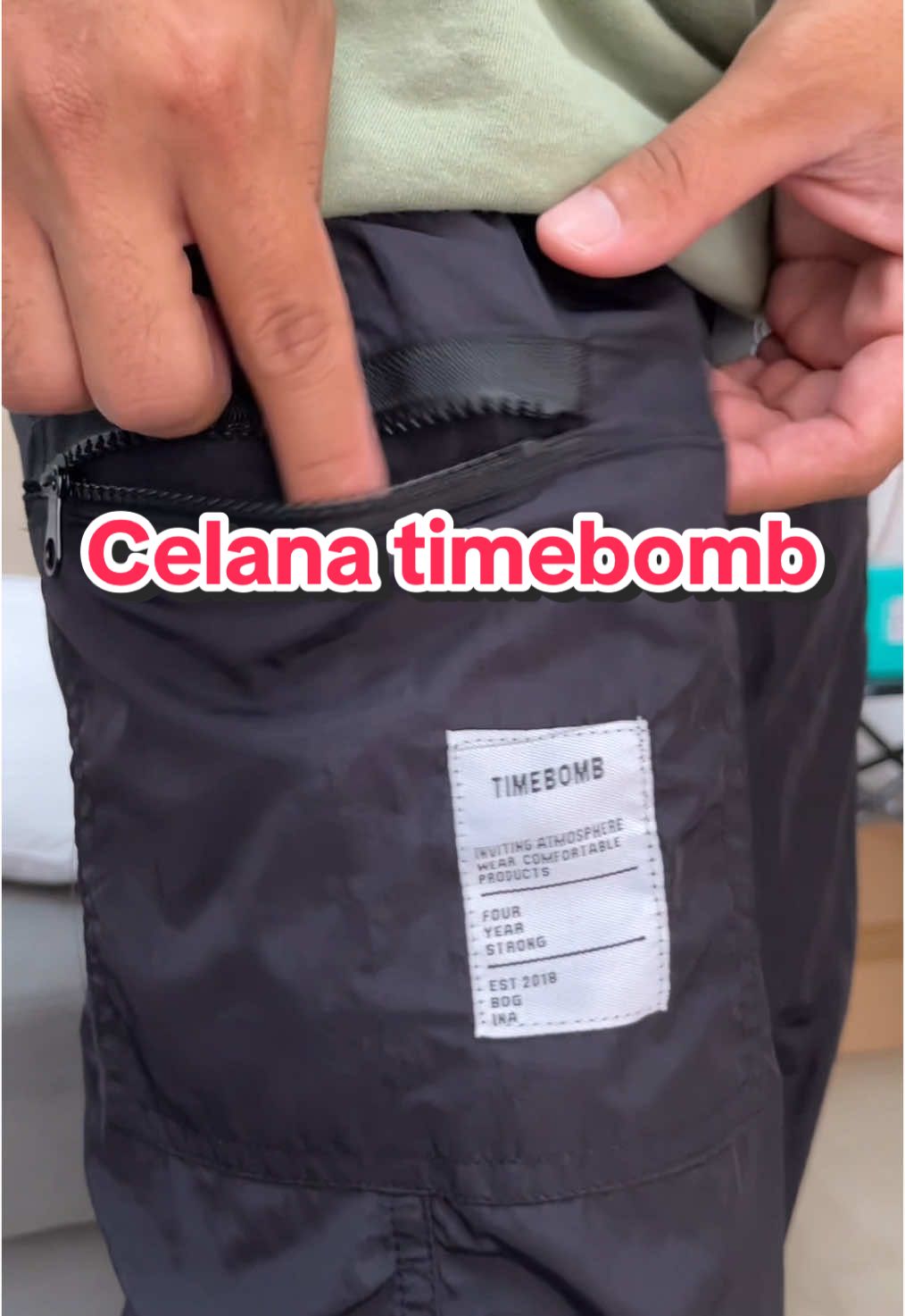 Celana cowok keren trackpants dari TIMEBOMB nyaman banget #celanacowok #celanacargo #celanaparasut #celanatrackpants #timebomb #celanapria #kangbatagor 