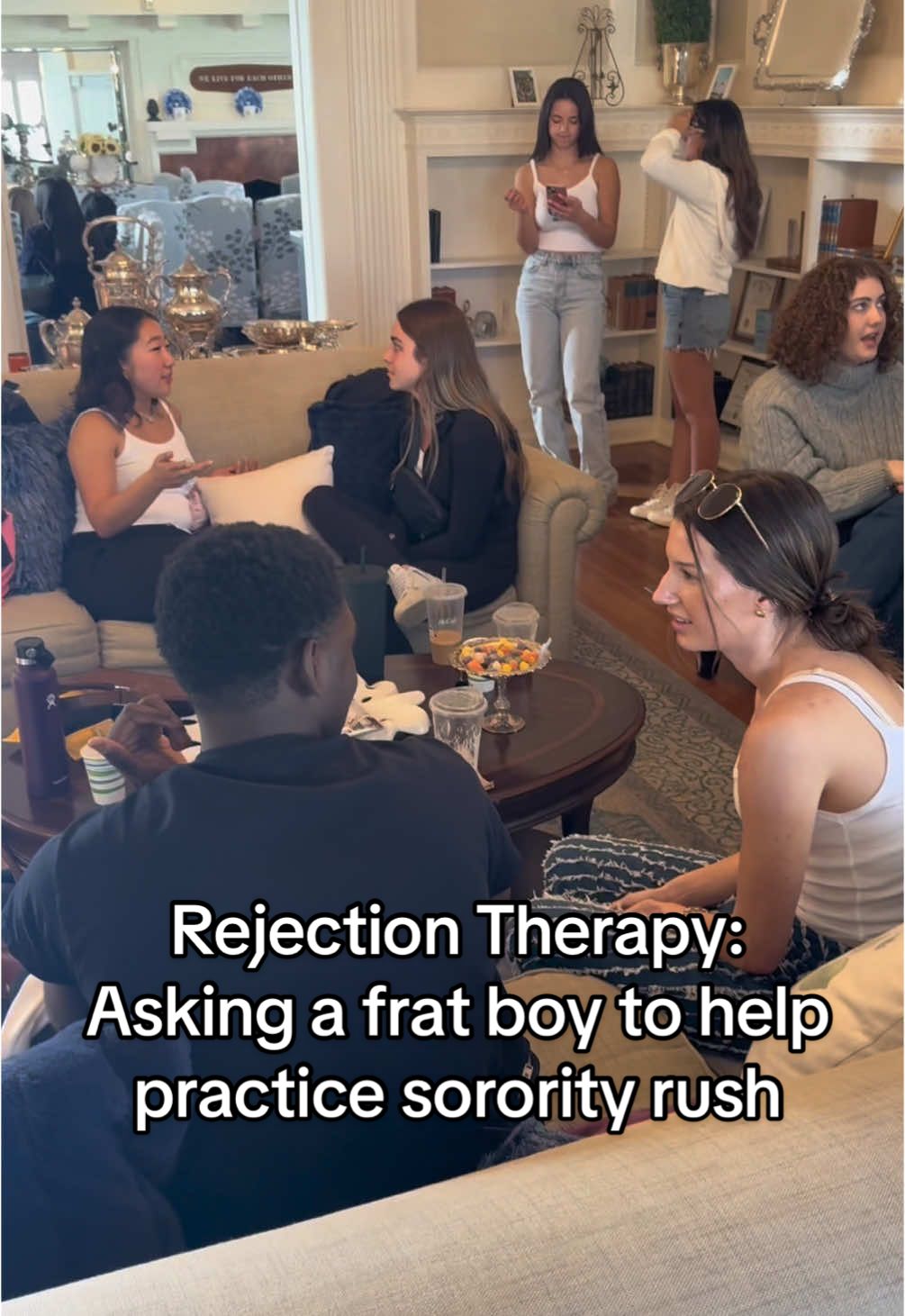 A hot new sorority girl walks into the villa🔥💎@USC Alpha Delta Pi  #creatorsearchinsights #rejectiontherapy #rushtok #usc #sorority #fratboy #adpi 