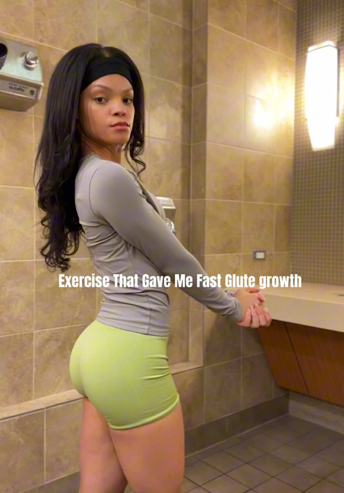 An exercise that targets one glute at a time, will put more focus on each glute individually.  This is also a great exercise to help with mind to muscle connection. While also helping each glute grow evenly. Don’t forget to hydrate in between sets loves! 🫶🏼