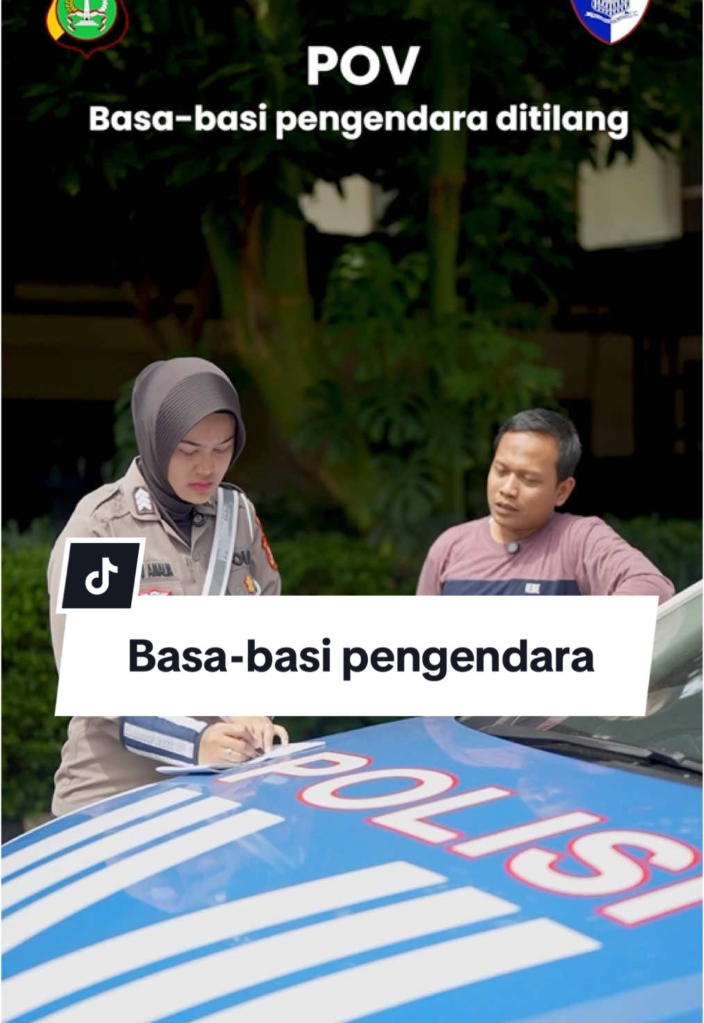 Benar kata orang, nggak semua keheningan perlu diisi. Termasuk pas lagi ditilang kayak si Bapak ini 🤭 Kamu pernah ditilang nggak, Sobat Lantas? Gara-gara apa? #tilang #pelanggaranlalulintas #ditlantaspoldametrojaya 