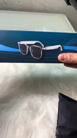 You won’t believe how easy it is to connect with anyone,anywhere.#hyundai #tiktokmademebuyit #smartglasses #bluelight #giftofgame #ValentinesDay #translate #bluelightglases #ai 