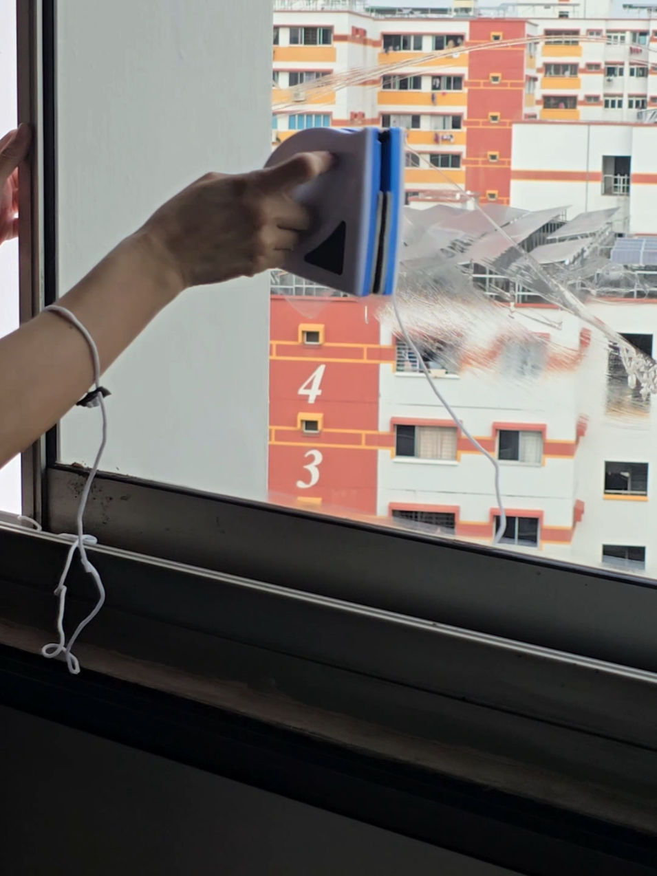 This double-faced glass cleaner is a total game-changer! Cleans both sides of the window at once, saving time and effort. Sparkling windows with half the work! 🪟✨ #CleaningHacks #WindowCleaning #TimeSaver #springcleaning #savetime #glasscleaning #creatorsearchinsights #fyp #tiktoksg #createtowin #sgbrandweek #tiktokshopsg #weeklywedrush #rookiet #tiktokrecommendations #homeandliving #homeessentials #timeefficiency 