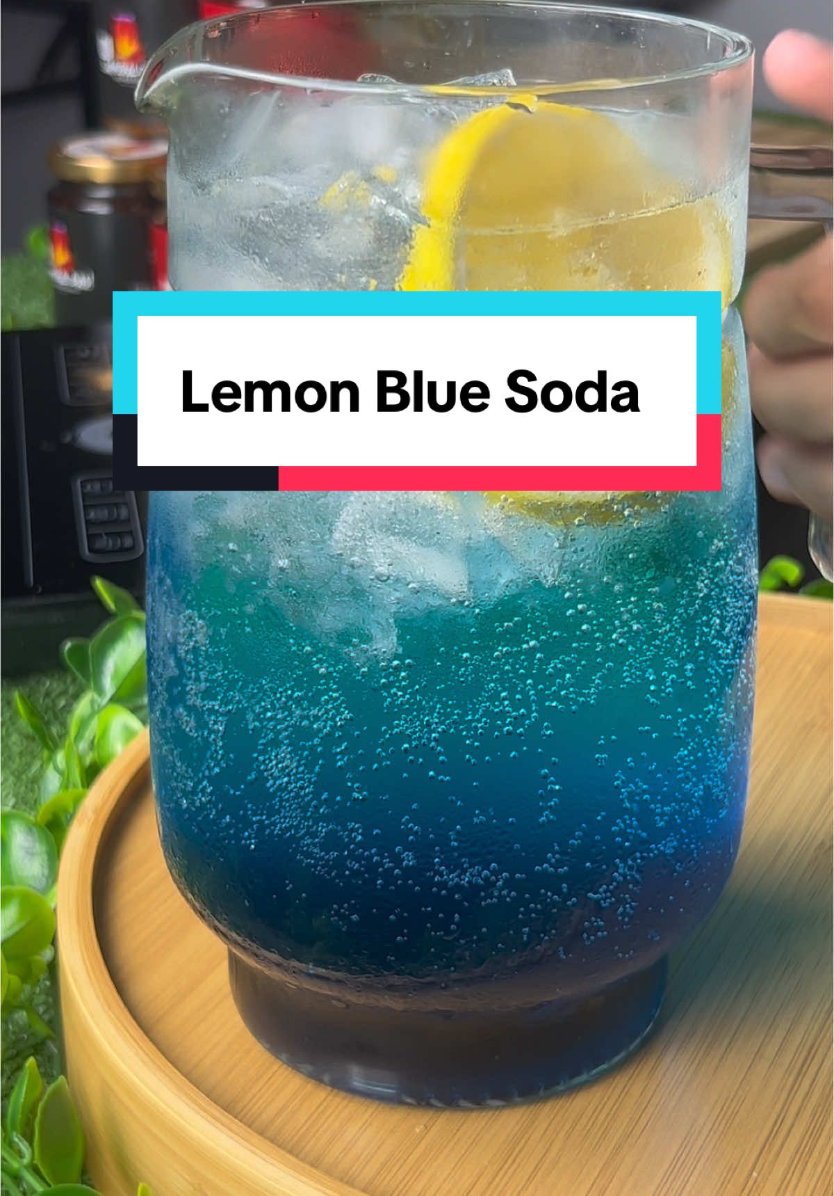 Lemon Blue Soda 💙🥶 , Peminat rasa masam sila hadir !  Bahan-Bahan: -Kordial Lemon Blue -Lemon -Sprite  SELAMAT MENCUBA !  #lemonblue #lemon #kordialviral #puasa2025 #fypシ 