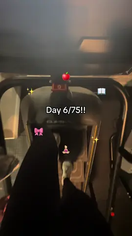 Still going strong!! Happy first day back to all my college baes <3 #75medium #75mediumchallenge #newyeargoals #2025goals #pushyourself #workhard #gymgirl #betterhabits #healthyliving #healthyhabits 