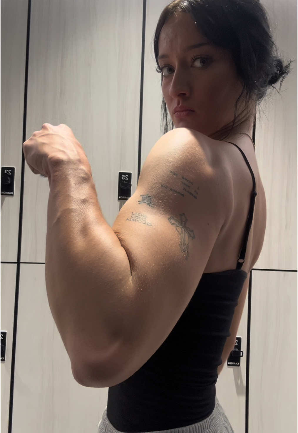 pump was immaculate today 😼 #GymTok #aesthetics #gymgirl #motivation #musclemommy #natural #muscle #bodybuilding #workout #gym #fyp #Fitness 
