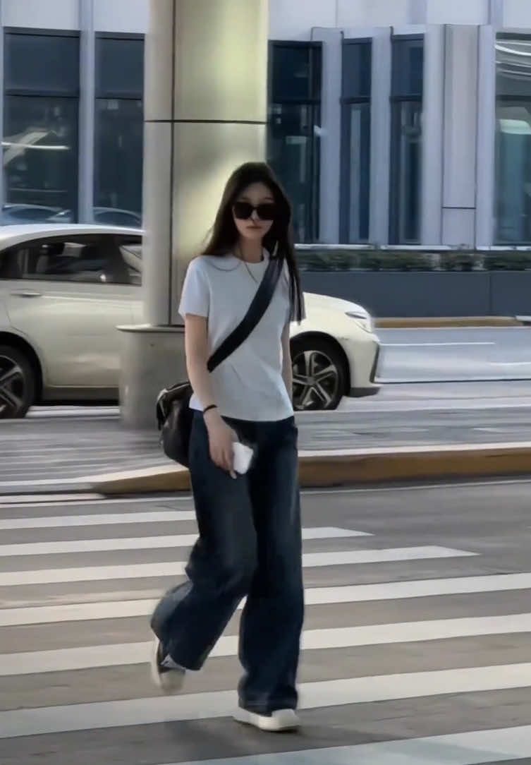 Gợi ý outfit đường phố cực ngầu cho chị em 😎 #phoidoxinh #tipphoido #tipphoidoxinh #xuhuong #phoidonuxinh #quanao #thoitrangnu #outfit #fyp #macdepmoingay #xh 