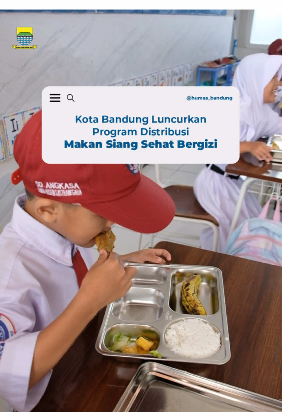 Kota Bandung meluncurkan program distribusi makan siang sehat bergizi untuk siswa SD, SMP, dan SMA🍱✨ Sebanyak 3.500 porsi disiapkan dengan menu bergizi: nasi, sayur, ayam, buah, dan susu. Program ini bertujuan meningkatkan gizi siswa dan mendukung keberhasilan belajar🙌🏻 Semoga jadi contoh program makan siang sehat yang berkelanjutan!💪🏻 #BandungSehat #MakanSiangBergizi #GiziUntukGenerasi #MakanSiang #programmakansianggratis #giziseimbang #tidakdipilahtidakdiangkut #gizianak #makananbergizi #bandunginfo #bandungkotakembang #bandungpunya #bandungbanget #bandungunggul #kotabandungmajuberkelanjutan 