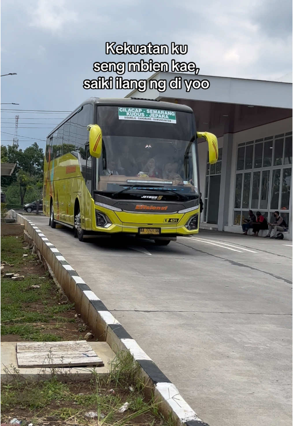 Mbasan gede kekuatane ilang kabeh #fyp #foryou #fypシ゚viral #busmania #busmaniacommunity #busmaniaindonesia #efisiensitransport #storybus #vidiobus #busmalam #huntingbus📸 #busindonesia #ayonaikbus #jetbus5 #adiputro 