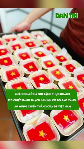 Quán cơm ở Hà Nội tặng thực khách 120 chiếc bánh thạch in hình cờ đỏ sao vàng, ăn mừng chiến thắng của ĐT Việt Nam #dantrinews #xuhuong #LearnOnTikTok