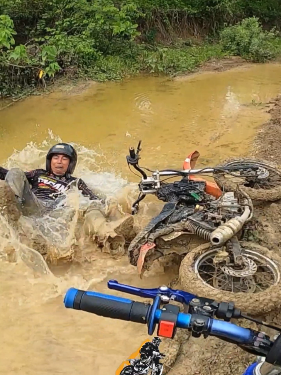 Malah nyemplunggg #ujharry #jackmilano #trabaslucu #traillucu #trabaskocak #trailkocak #offroad #adventure #trabas #lucungakak #lucuabis #lucubanget #videolucungakak #videolucu #videoviral #ngakakkocak #videongakak 