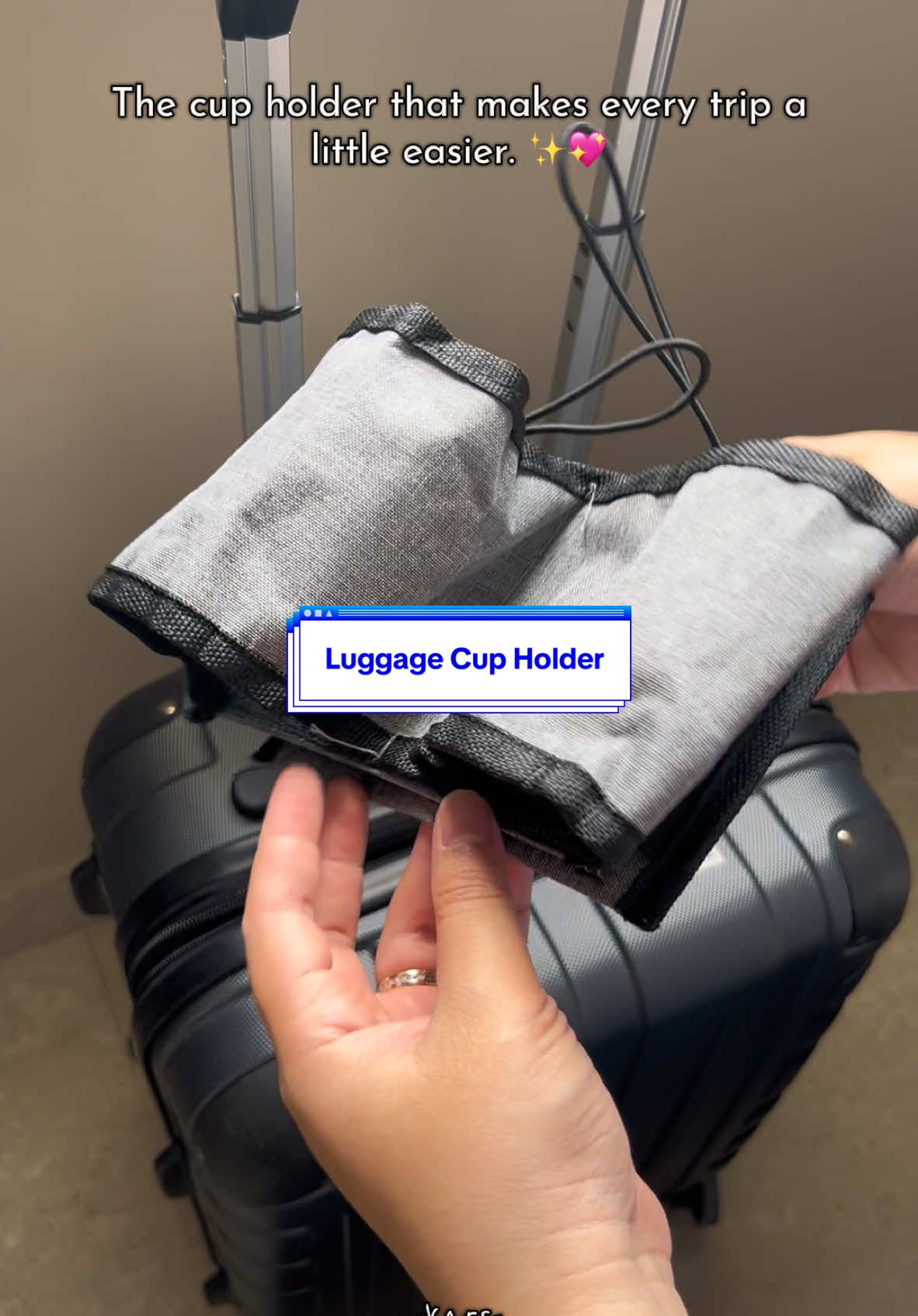 The luggage cup holder you didn’t know you needed. Get yours too! Click the yellow basket. #luggagecupholder #cupholder #cupholders #cupholderbag 