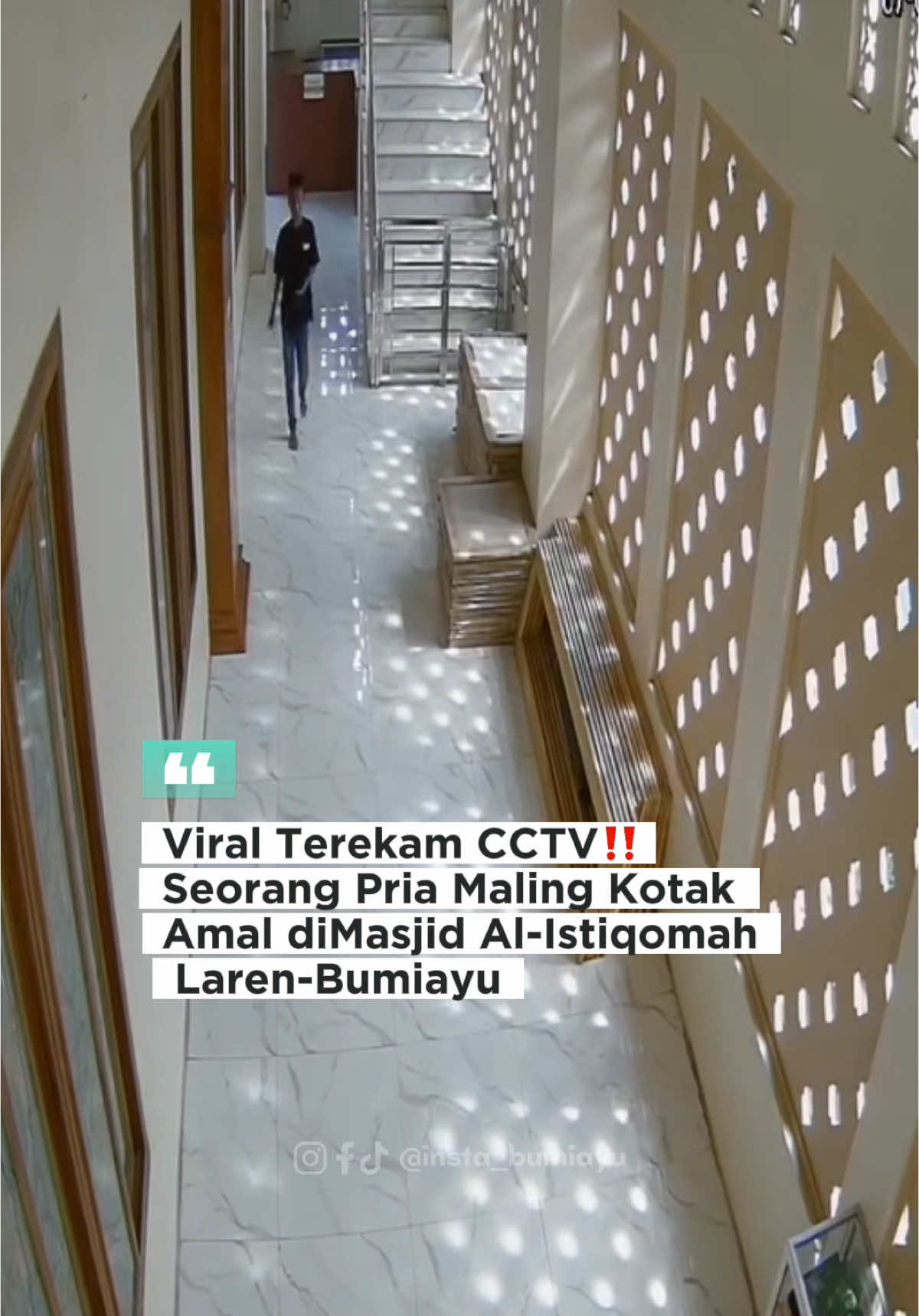 Nek ketemu enake dapakna lur malinge❓ Telah terjadi Pencurian Kotak Amal di Masjid Al-Istiqomah Laren-Bumiayu Hari ini, Selasa, 7 Januari 2025, sekitar pukul 09.25 WIB, terjadi pencurian kotak amal di Masjid Al-Istiqomah, Laren, Bumiayu. Takmir Masjid mengimbau kepada masyarakat yang memiliki informasi atau mengenali pelaku untuk segera menghubungi pihak masjid atau menghubungi admin @insta_bumiayu ya lur. Bantu Share lur Video : @lans.corner.id  #instabumiayu #bumiayu #brebes #brebesselatan #fyp #larenbumiayu #terekamcctv #malingkotakamal #maling 