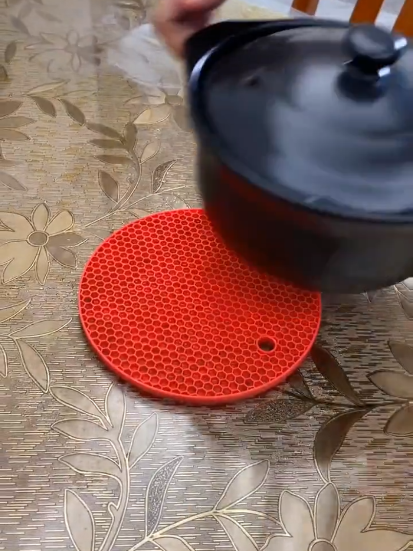 Silicone Heat Resistant Pad Big Size  For Order WhatsApp: 0315-0846685  Kitchen in China Home Appliances Home Gadgets Kitchen Gadgets #HomeGadgets #KitcheninChina #KitchenGadgets #HomeAppliances #GadgetsAvailable 