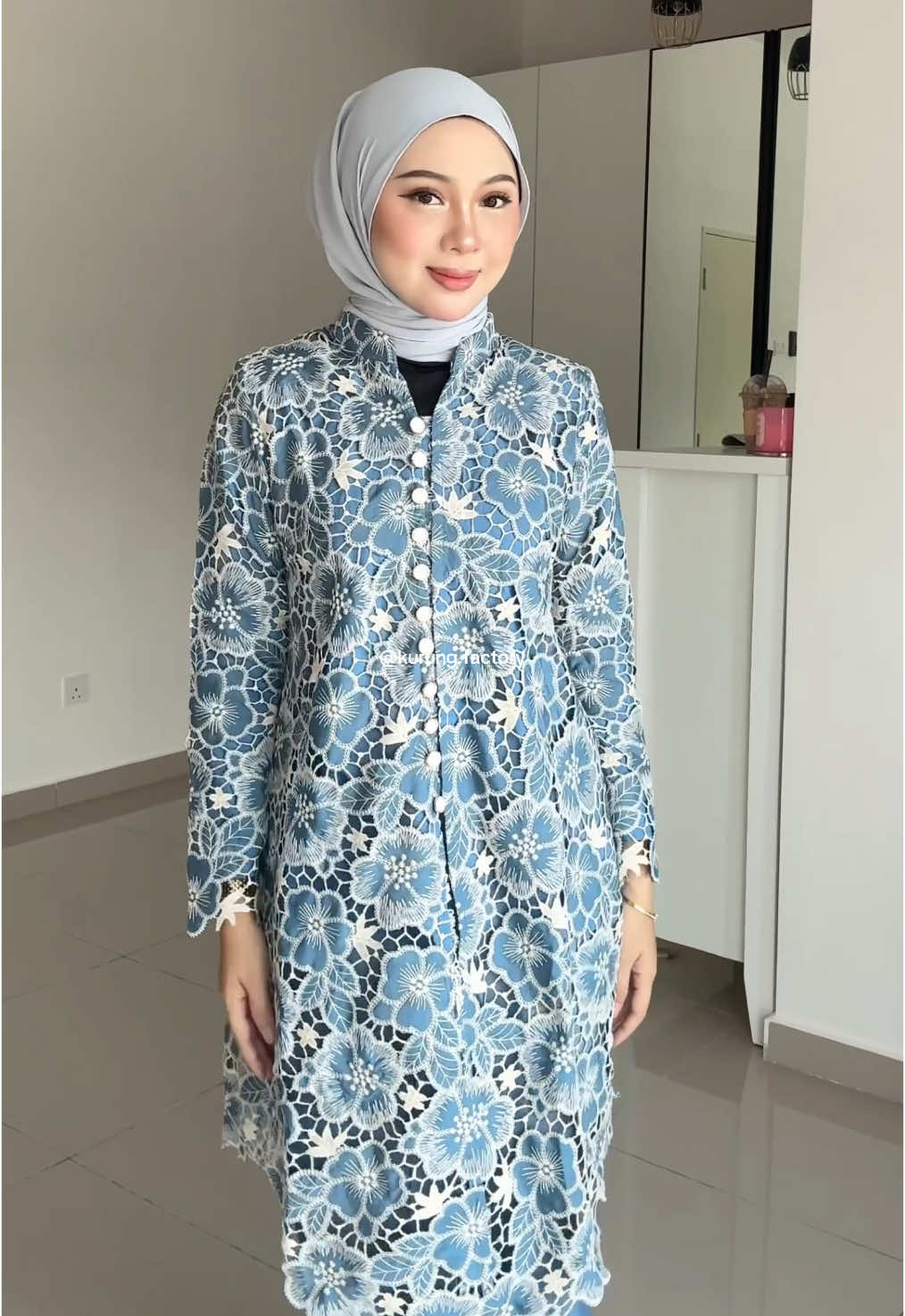 Cantik jugak ya pagi raya warna bold macam ni 🤔 #bajuraya2025 #KFraya2025 #bajurayamurah #bajukurunglabuh #bajukurungmurah #bajukurungsulam #kebayaloose #outfitideas 