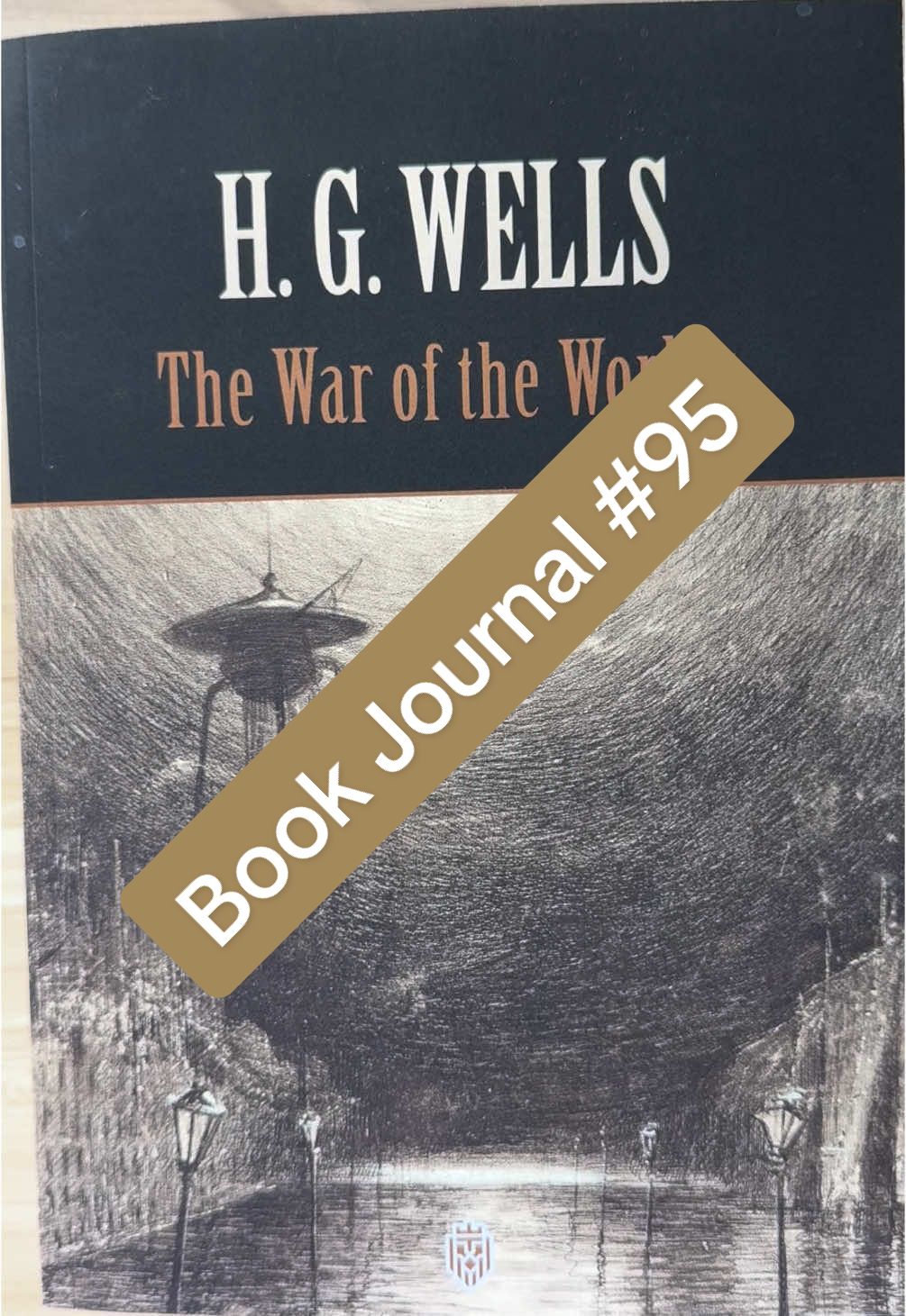 A 4⭐️ read. I really enjoyed reading one of the pioneers of science fiction, this was still so engaging and thought provoking! 🏷️ #willowbiblio #BookTok #bookjournal #readingjournal #bookish #scifi #sciencefiction #waroftheworlds #hgwells #bookreview 