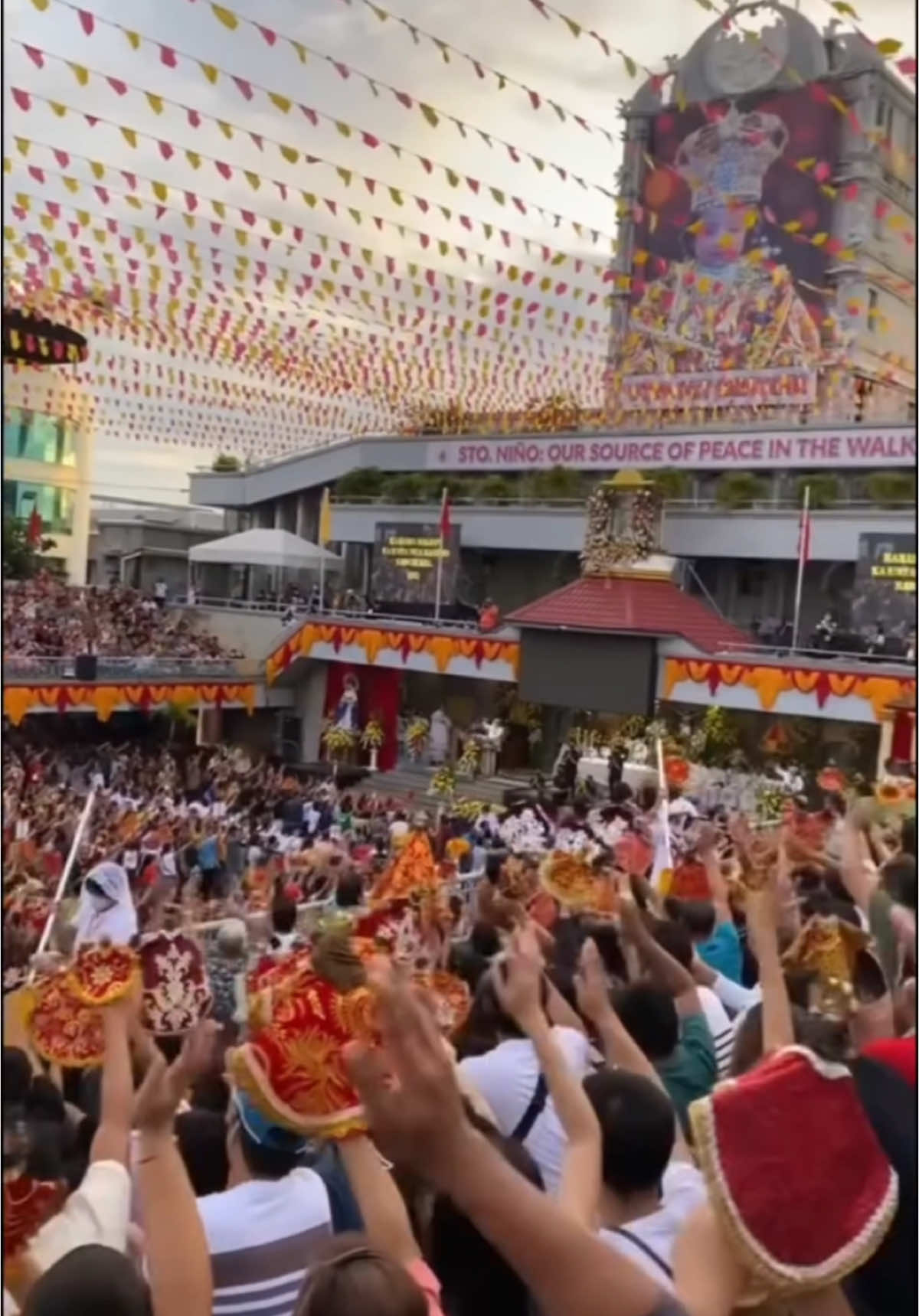 Sinulog 2025 is coming! Be sure to visit Basilica Minore del Santo Niño de Cebu to pay homage to the Holy Child. Viva Pit Senyor #PitSenyor #cebunibai #Prititit #Sinulog2025 