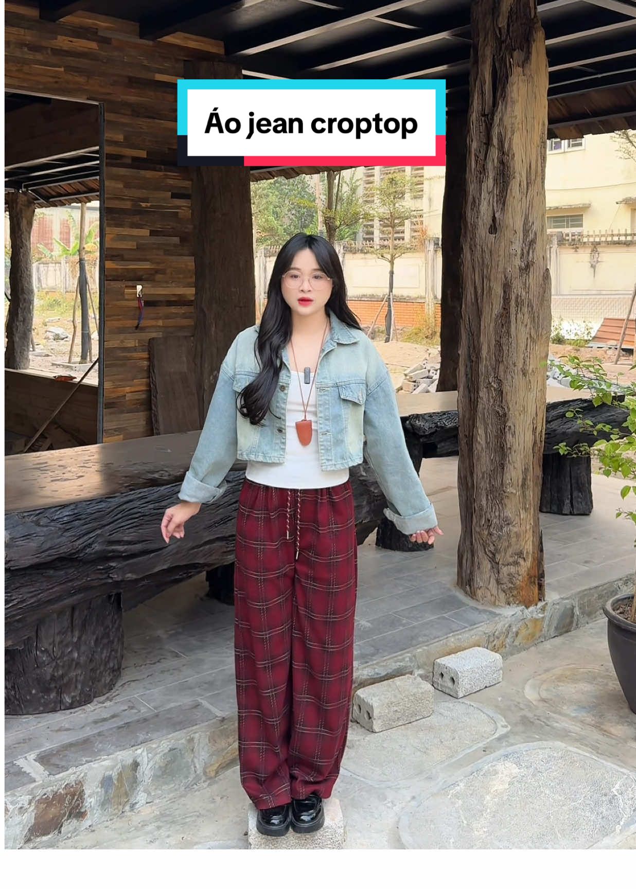 Áo khoác jean dáng croptop,chất bò mềm mịn không bai xù,không phai màu #aokhoacjean #aokhoacbo #aokhoacnu #aokhoaccroptop #xuhuong #cogaimattit