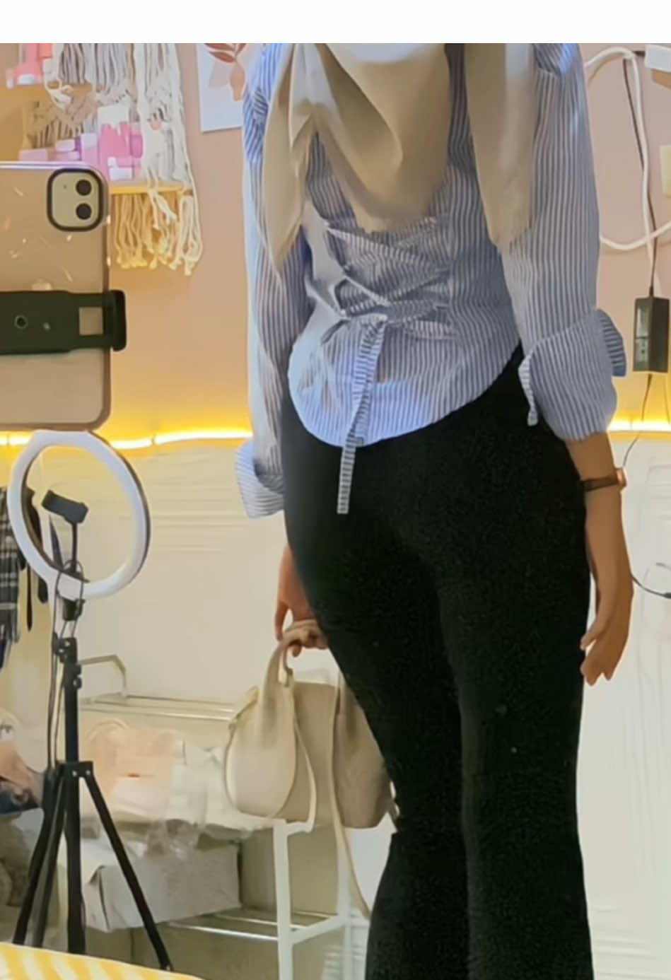 ga expect flare pants cakep bgt di match kemeja salur slimfit✨🤍#OOTD #flarepants #flarepantsoutfit #celanawanita #outfitwanita #celanascuba #celanascubapremium #outfitideas #outfitinspo #fashiontiktok #ootdfashion #ootdforwomen