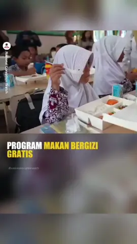 Program Makan Bergizi Gratis: Upaya pemerintah mencetak generasi emas 2045 dengan asupan gizi yang cukup untuk anak-anak dan menekan stunting. #IndonesiaEmas #PresidenPrabowo #MakanBergiziGratis #cegahstunting #GiziUntukNegeri #ProgramGiziNasional #beritaviral #Newtopia