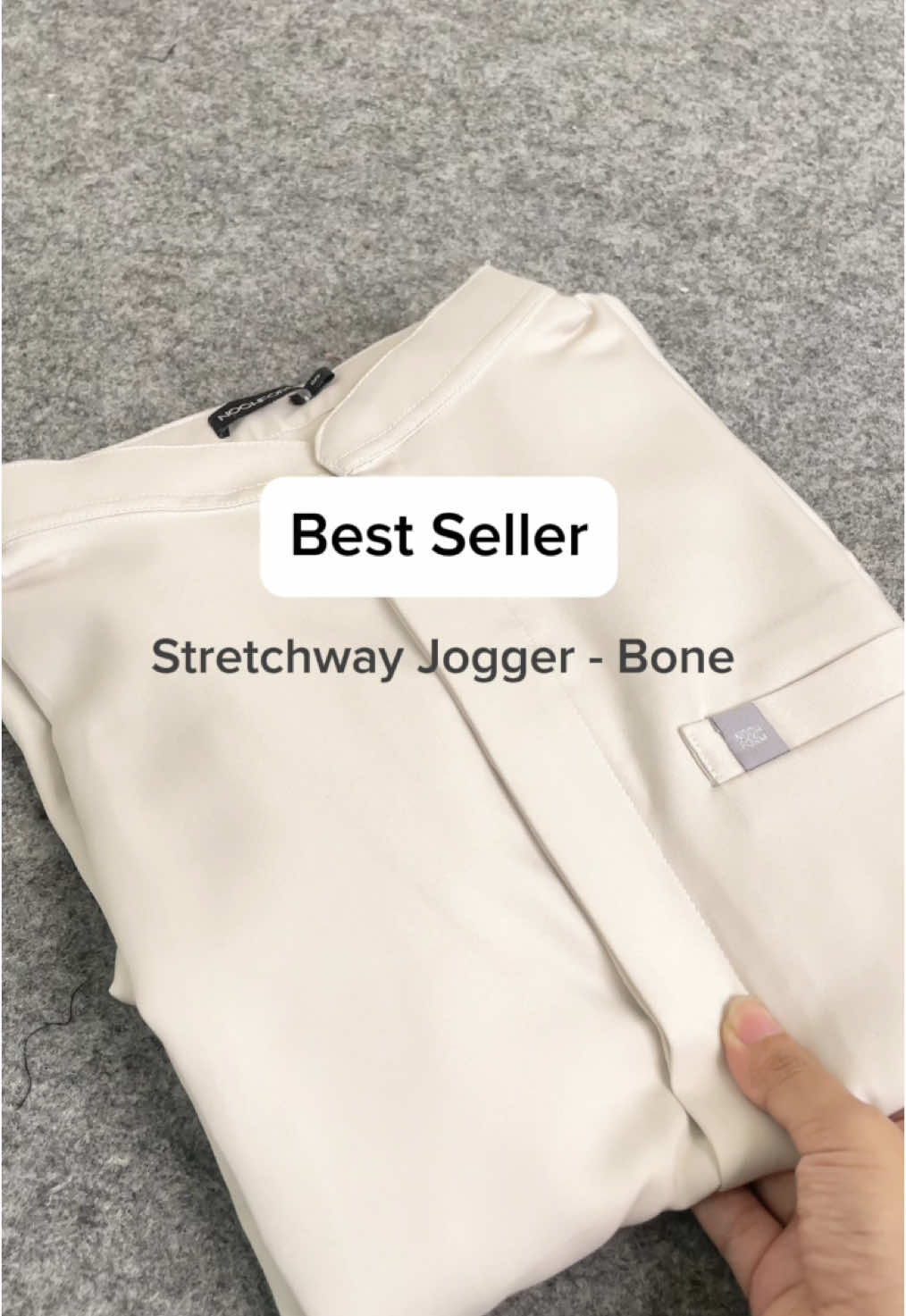 ONE OF THE BEST SELLER ITEM STILL AVAILABLE‼️ Shop now or cry later🫣 #nochform #bajumedis #medis #scrubs #bajuscrubs #bajujaga #medicalscrubs #nakes #scrubmedis #nf #joggers #scrubjoggers #scrub 