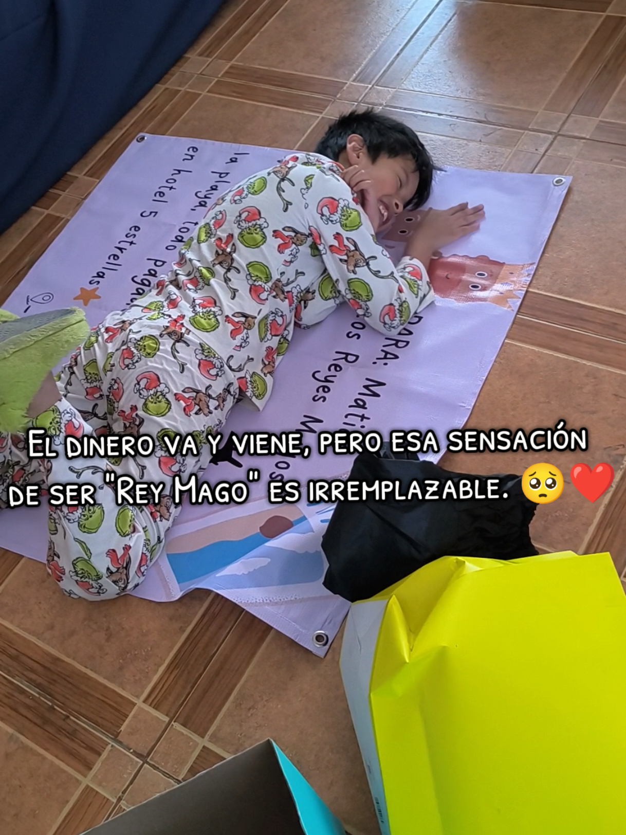 Amo verte felíz, y en unos días se canjea ese vale a la playita 🥹❤️🏖️ #boymom #fyp #reyesmagos #viralvideos #2025 #mamaprimeriza #navidad #tendencia #paratiiiiiiiiiiiiiiiiiiiiiiiiiiiiiii 