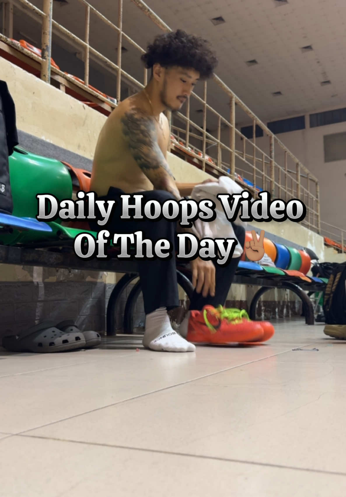 Daily hoops video of the day! #maygioroi #whatdayisit #DailyRoutine #hoopers #basketball🏀 #dailyvideo #practicetime #teammates 