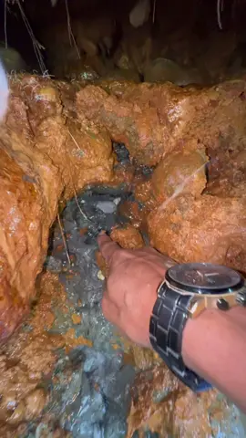 Facebook : amrin prospecting.              green material that produces plate gold,!!! gold treasure found
