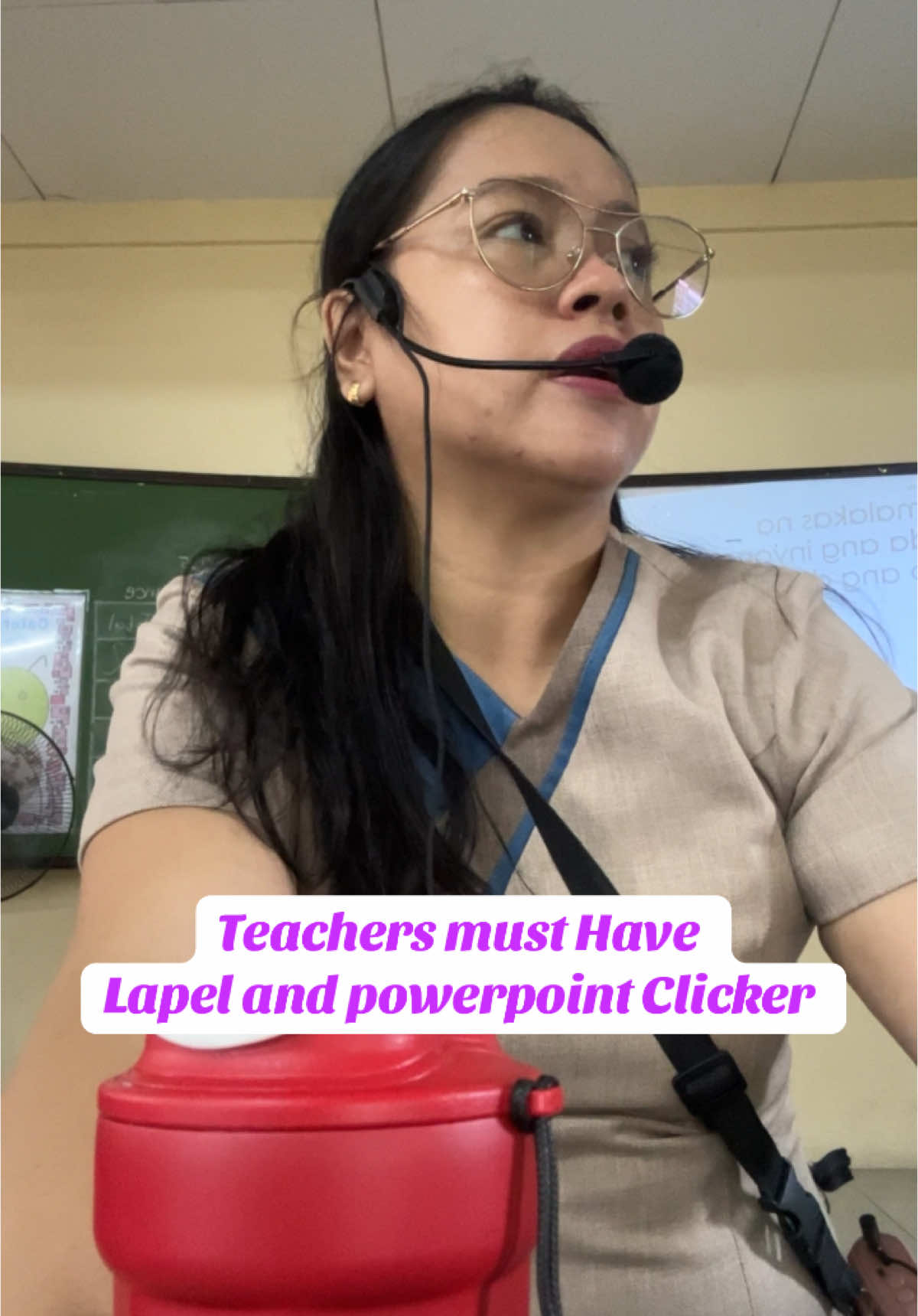 Lapel for teachers and teachers must have  #portablevoiceamplifier #lapelforteachers #powerpointclicker #powerpointpresenter 