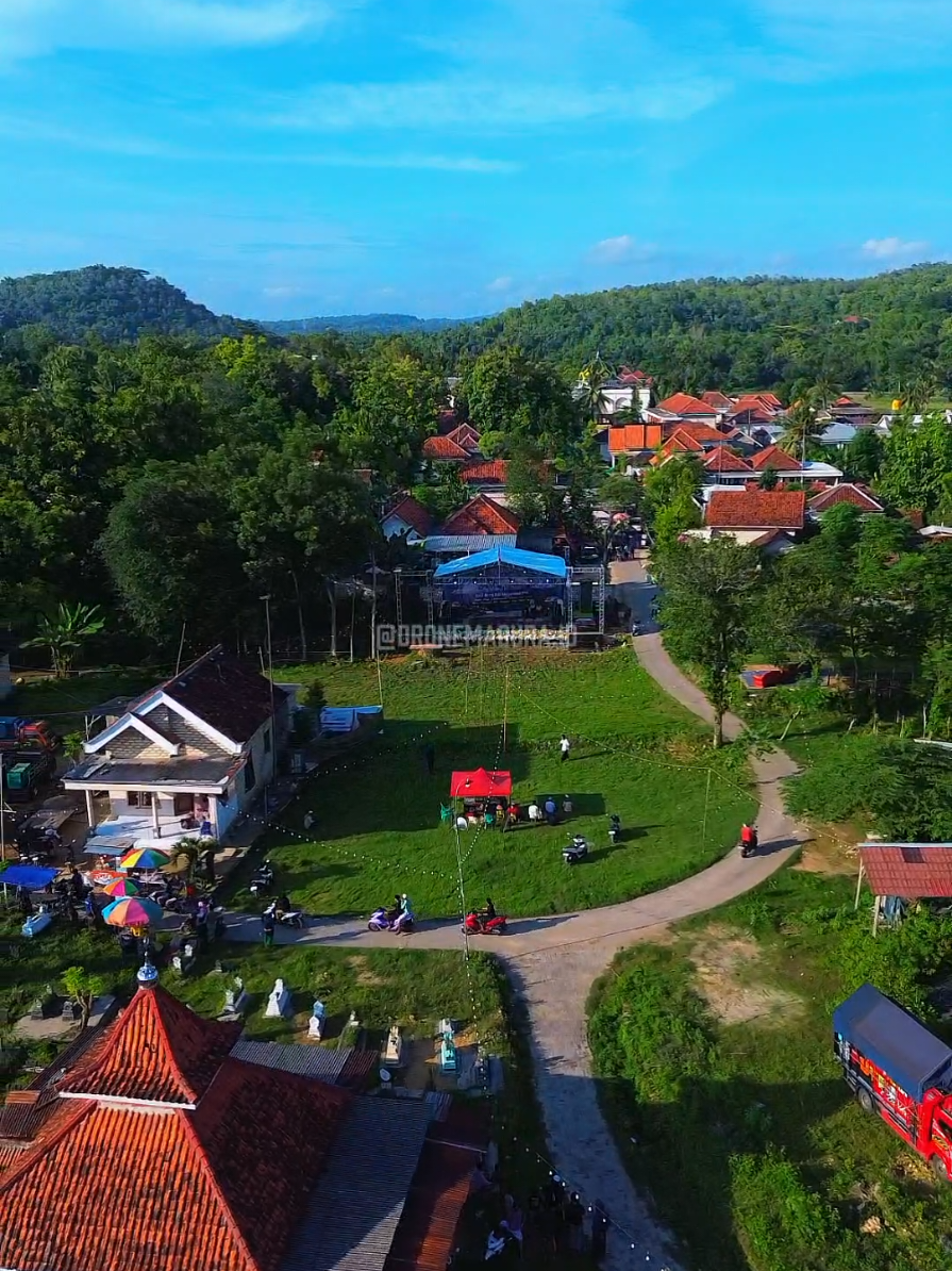 Jangan Lupa Hadiri dan Ramaikan..!! Majelis Sholawat Syubbanul Muslimin Malam Ini Dalam Rangka Haul Pujuk Dejeh Soro' Klampar Proppo Pamekasan. #syubbanulmuslimin #gusazmi #dronevideo #myhoby #fyppppppppppppppppppppppp #lewatberanda #storyngabber 