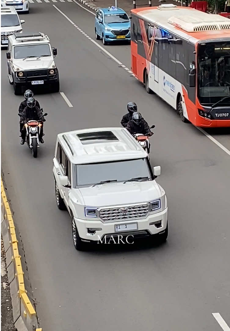 RI 1 Presiden Prabowo Subianto 🇮🇩🎖️🤩 #paspampres #tni #polri #polisi #polisimiliter #gipol #patwal #carspotting #pindad #pindadgaruda #kabinetmerahputih