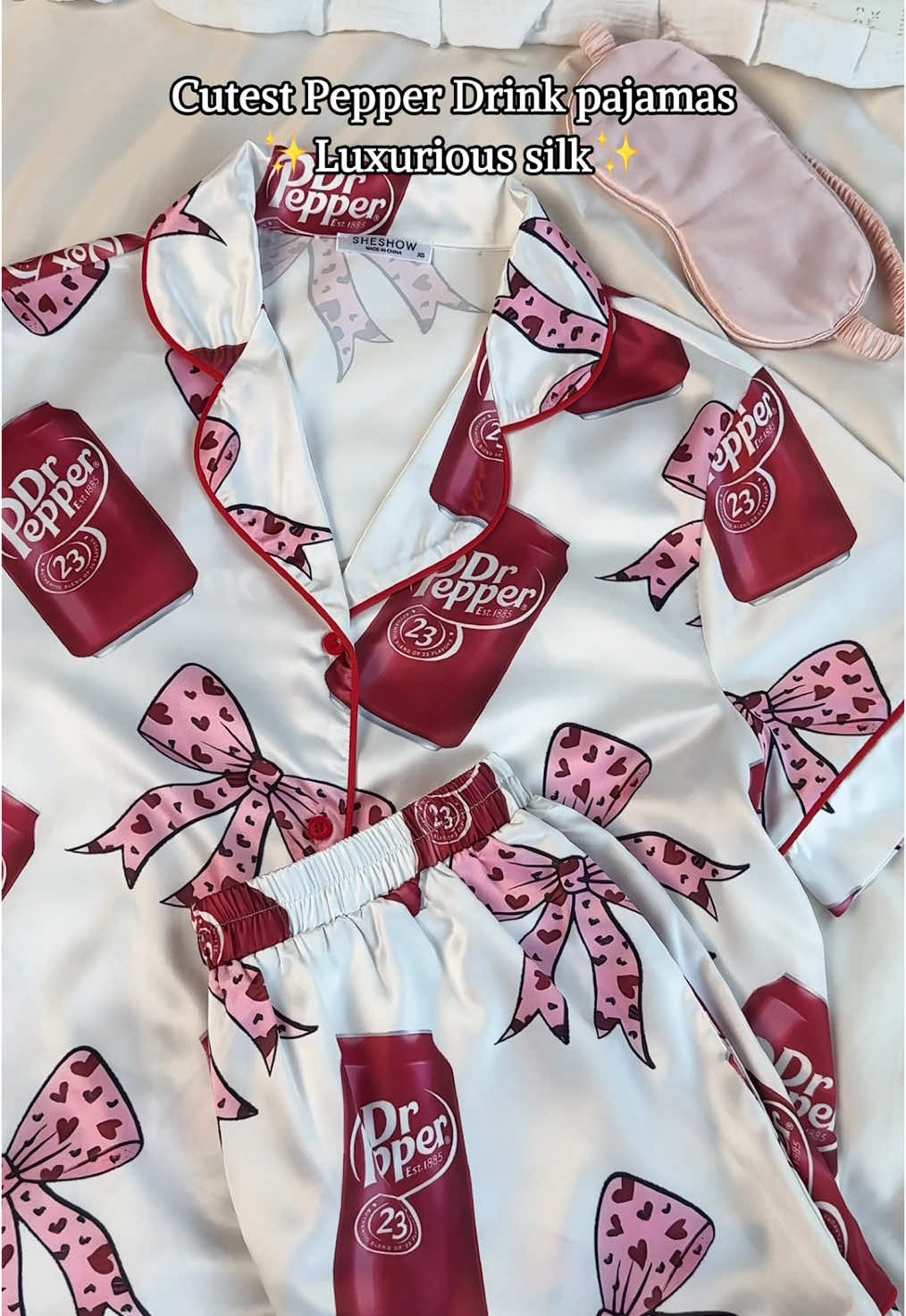 Silky pajamas😍 I’m obsessed!!! It’s too soft✨#pepper #peppers #pepperoni #peppermint #pepperonipizza #pepperdrinks #drink #coke #cola #bow #bowling #pajama #pajamajam #pajamas #pajamaset #pj #pjs #pjset #loungewear #sleepwear #trending #fyp #room #RoomTour #pink #girl #girls 