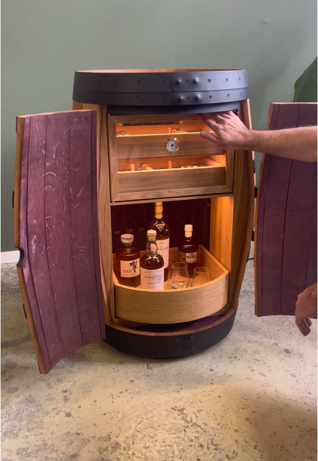 Do you like it? #humidor #barrel #woodworking 