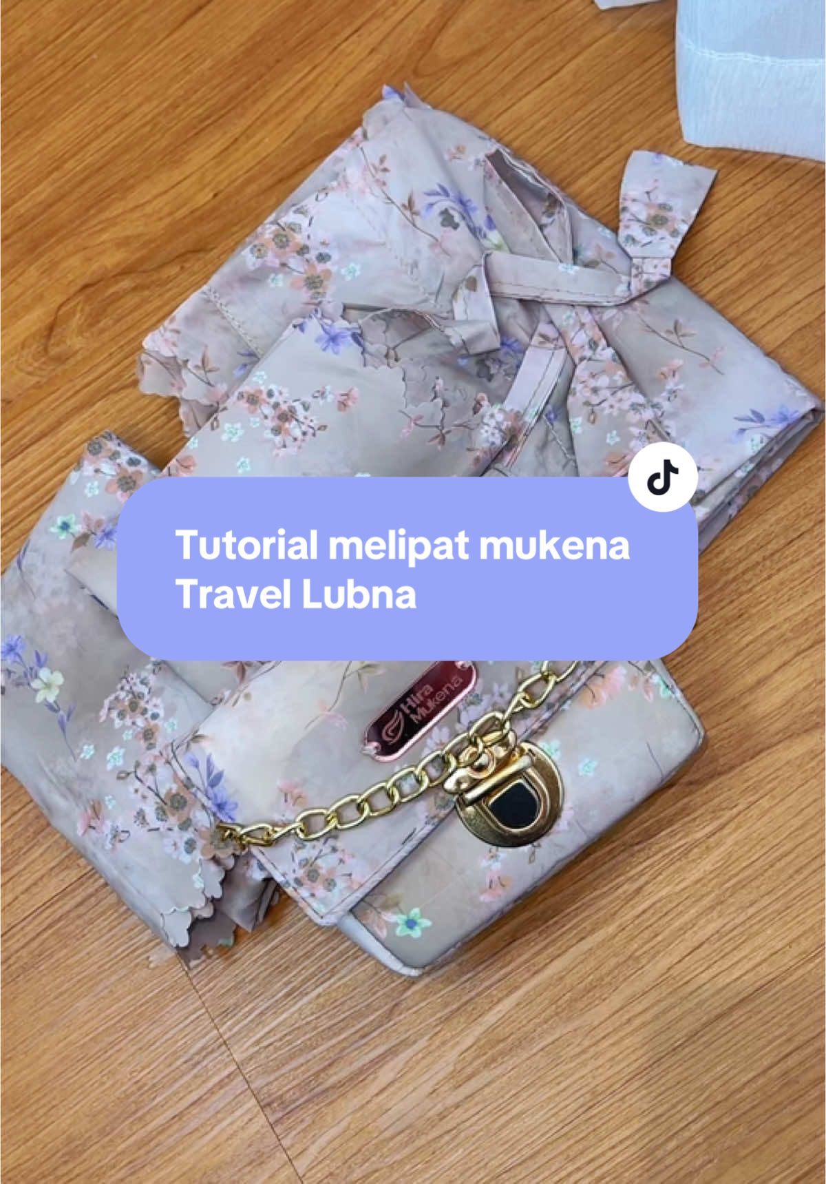 Sekarang udah ga akan bingung lagi kan buat cara lipat nya,soalnya mikin udah kasih tutorialnya 🥰✨ #fyp #mukenatravelmini #viralvideo #mukenatravel 