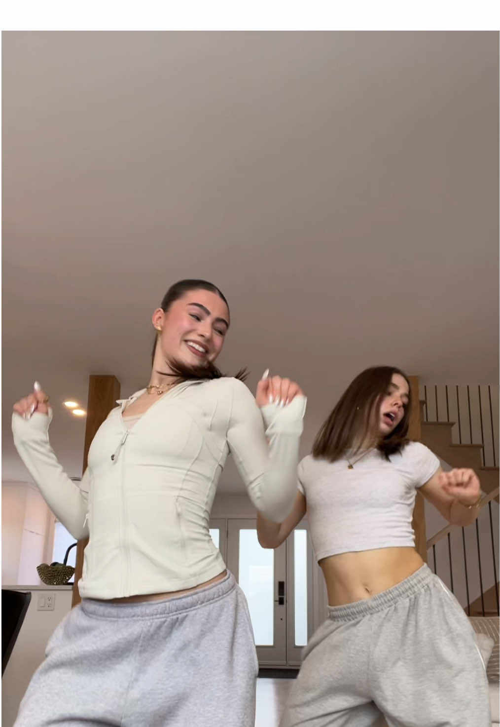 Bonjour tout le monde! Happy Tuesday world 🌍 ! We had a lot of fun recreating this dance trend😄 Have you tried it? If not get up and dance with us 🕺😃!!! We wish you an amazing day 🙌🏻🫶🏻 We are @annflo_begin and @Ophé happy sisters and dancers from Québec in Canada 🇨🇦 Make sure to join our community for your daily dose of dance and good vibes 😎 Nous parlons français et anglais. We speak French and English 😊 #beginsistersofficial  #dancevideo #danceduo #entertainment  #sisters #fyp