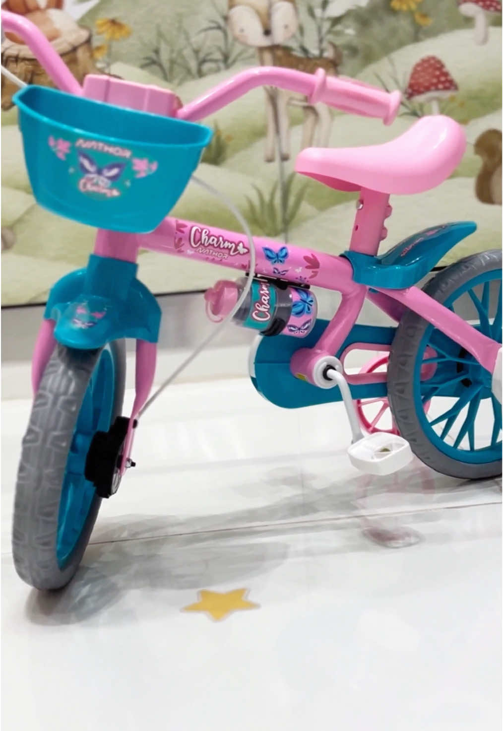 Estilo, diversão e segurança em cada pedalada! 🚴‍♀️✨  A bicicleta infantil Aro 12 Charm da Nathor é perfeita para incentivar os pequenos a explorarem o mundo com confiança. Com design encantador, cestinha para acessórios e rodinhas laterais removíveis, ela acompanha cada etapa do aprendizado. Venha conferir! 
 #baby #bebes #passeio #crianca #presente #diversao #bicicleta #bike #pedal #fyp 