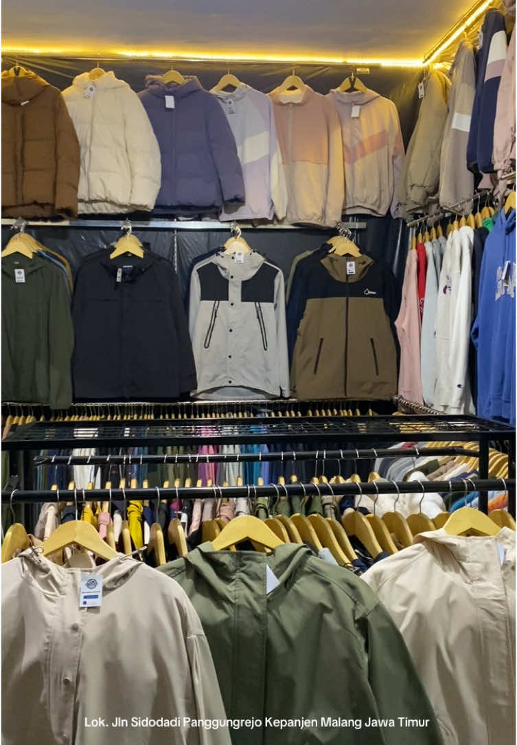 Full restock jaket cewek cowok premium, area malang dan sekitarnya wajib dateng ke store disiniajaa thrift 😍🔥 #fyp #jaketthrift #thrift #thriftmalang #jaketpremium 