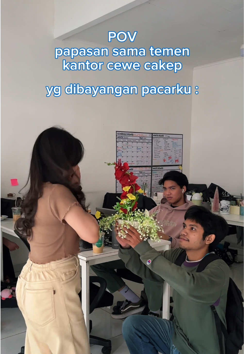 cewe be lyk : bisa gksih  gausah genit dikantor? mulai besok pasang CCTV dikantor kamu!!!  #Lifeatartics #WARGAartics #articscommunication #agencylife #fyp #pacaran 