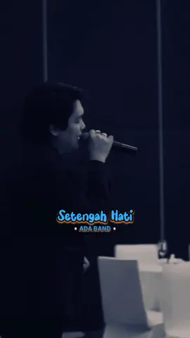Lagu yang menceritakan tentang seseorang yang baru menyadari kalau sang kekasih tidak mencintai dirinya secara utuh. Kekasihnya itu tidak memperdulikan rasa cintanya dan hanya memberikan setengah hatinya. Song : ADA BAND - Setengah Hati Cover : - Source : - Edit Lyric : @lirikmusik_logikadanhati . . #logikadanhati #lirikmusik_logikadanhati #adaband #setengahhati 