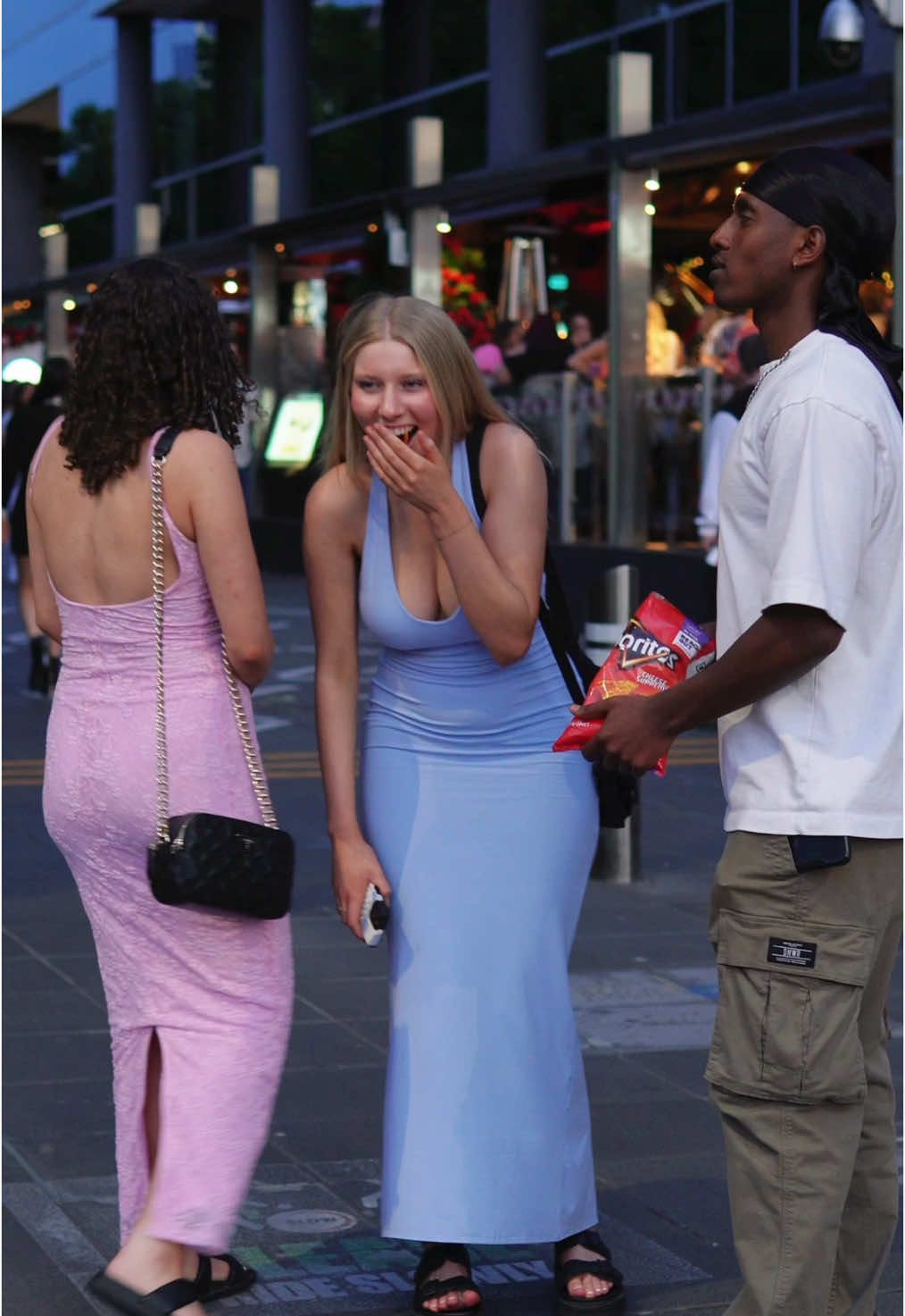 Feeding cute girls going right 😂 #fyp #funny #habesha #viral 