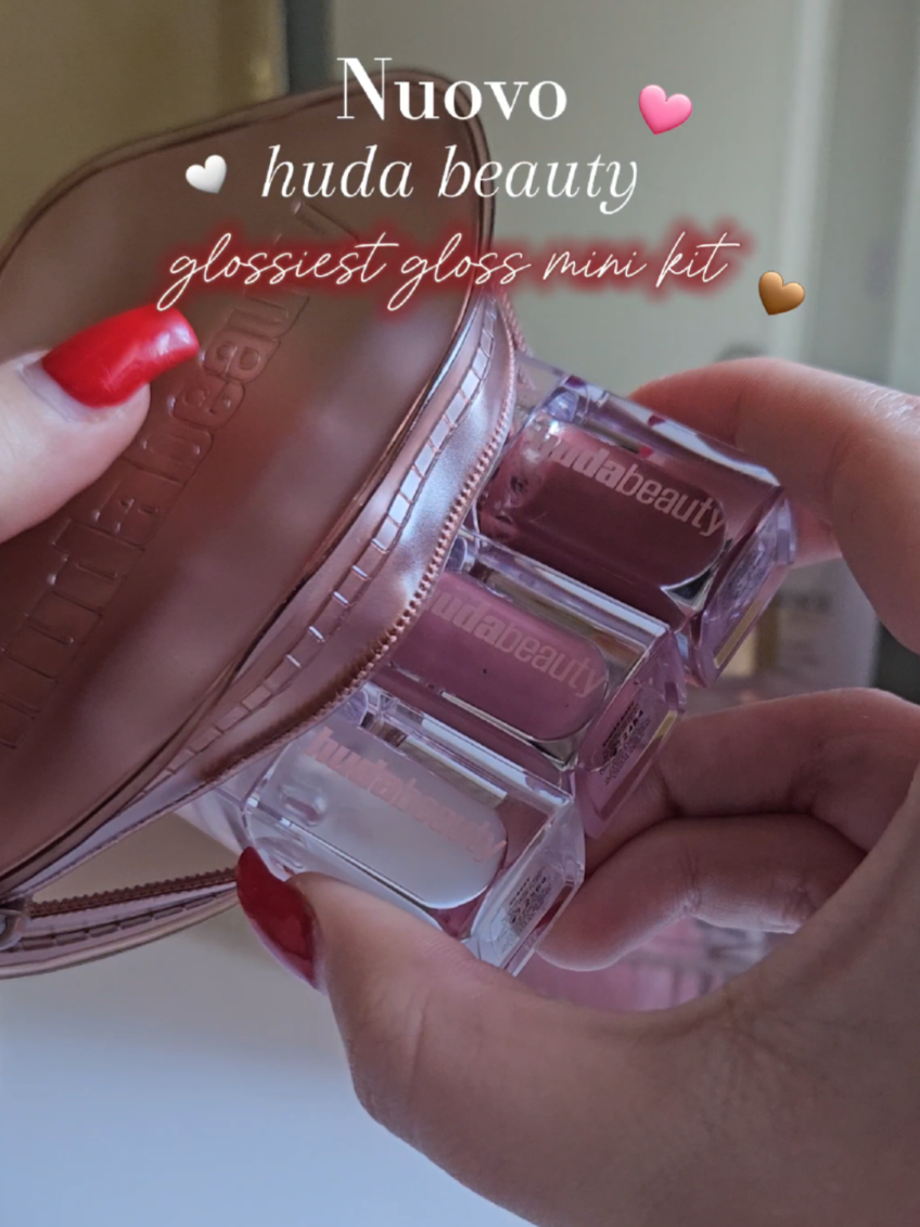 Nuovo huda beauty glossiest gloss mini kit è finalmente uscito anche sull'app di @Sephora Italia  ✨️  @Huda Beauty @Huda @hudabeautyshop  #hudabeautygloss #hudabeautyglossiestglossminikit #minimakeupkit #minigloss #hudabeautycreator #hudabeautyfauxfilter #minimakeup 